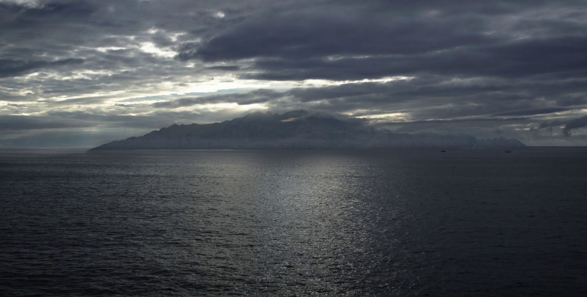 El rey concentrar� la ronda de consultas en dos d�as Feijoo y S�nchez ir�n el martes a Zarzuela.En la ficci�n, N�boa es una peque�a isla de 62 kil�metros cuadrados, enclavaba en el oce�no Atl�ntico y el mar Cant�brico