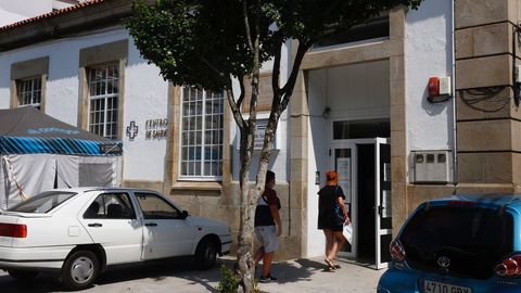 Centro de salud de Caldas de Reis, municipio donde hay un brote de coronavirus que afecta a una familia
