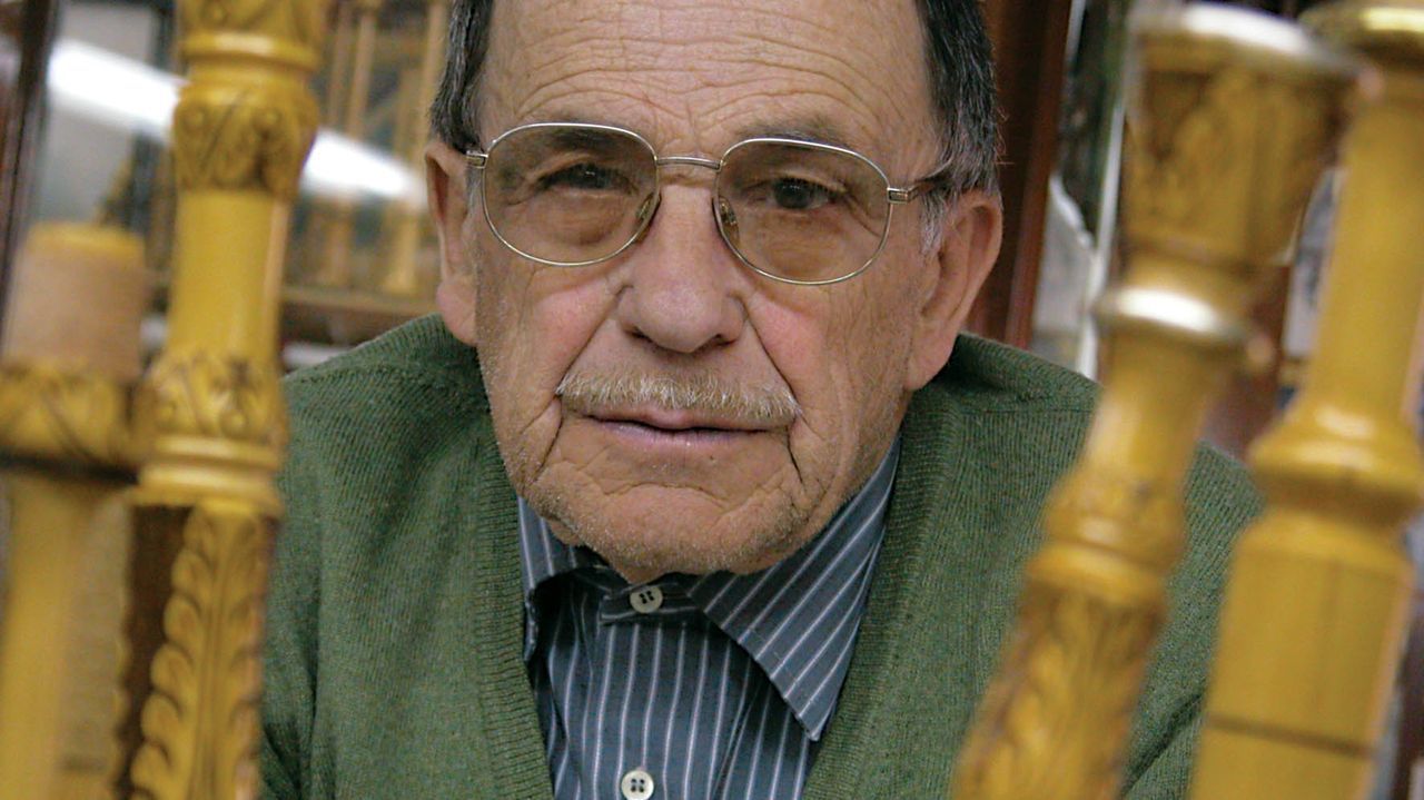 Alixon Smith trabaja en el Preludio, que mantiene el servicio de comida para llevar