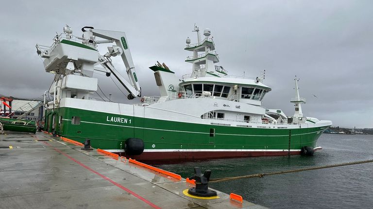Dos barcos gallegos exploran la pesca pelágica de lirio en el norte de Europa