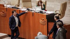 El presidente extremeo, Guillermo Fernndez Vara, en una sesin en el Parlamento autonmico