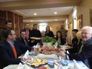 Los hosteleros presentaron la jornada de cocido en el mes�n El Caser�o de Coir�s