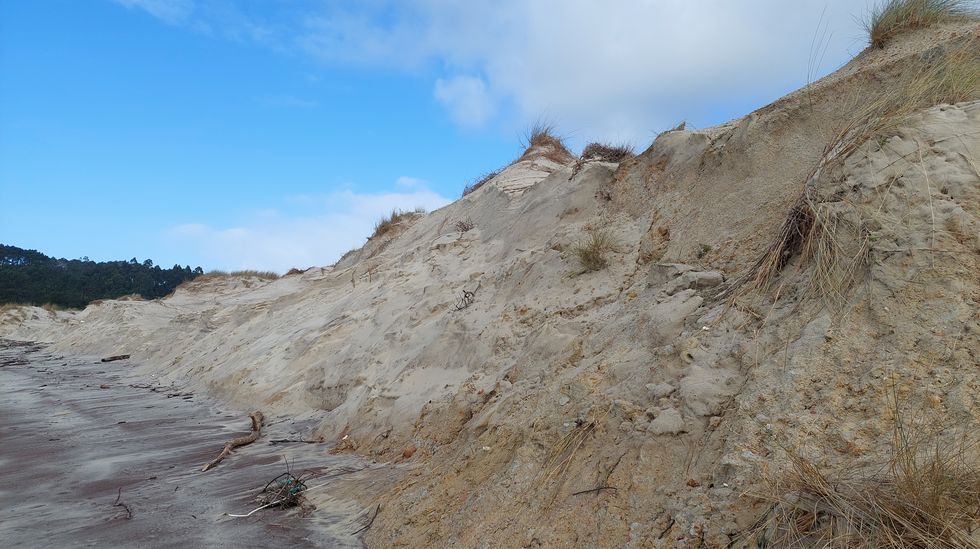 Presencia de polvo sahariano en A Coru�a.Playa de Major, en Noalla, Sanxenxo, uno de los arenales donde los temporales da�aron gravemente la duna