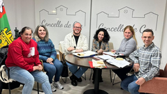 La directiva de la asociaci�n se reuni� con la alcaldesa de Cee, Margot Lamela