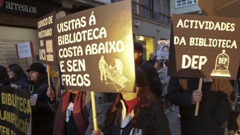 Manifestacin en defensa de la biblioteca de Ferrol