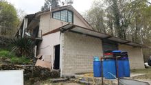 MOCION DE CENSURA EN EL CONCELLO DE RIBEIRA.Exterior de la vivienda en la que se desarroll un operativo contra una red de narcotrfico en Cotobade (Pontevedra)