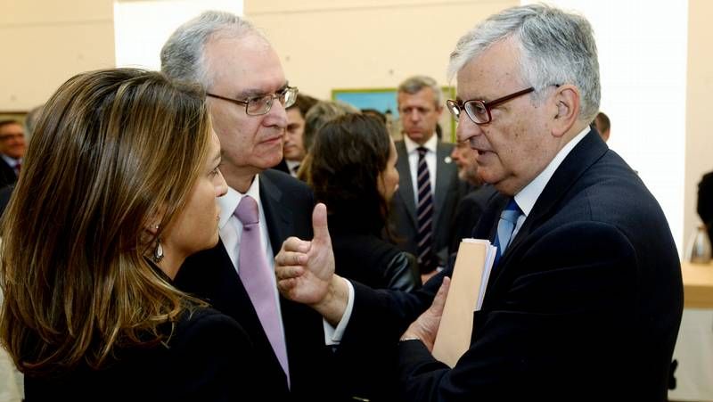 El Fiscal General del Estado, Eduardo Torres Dulce, habla con el coordinador de las Jornadas Jur�dicas de Sarria, Carlos Lema