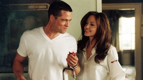 Brad Pitt y Angelina Jolie es una de las parejas favoritas de Hollywood. Se conocieron en 2005 durante el rodaje de Sr. y Sra. Smith, lo que hizo que l rompiera su matrimonio con la tambin actriz Jennifer Aniston. Actualmente estn casados y tienen seis hijos.