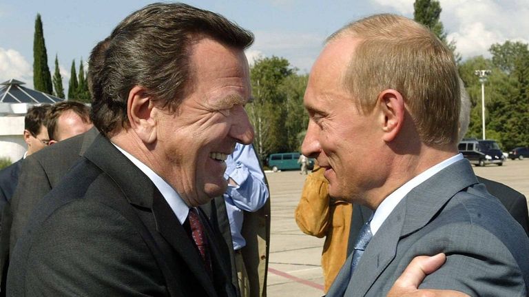 Putin propone al excanciller alemán Schroeder como mediador con Zelenski