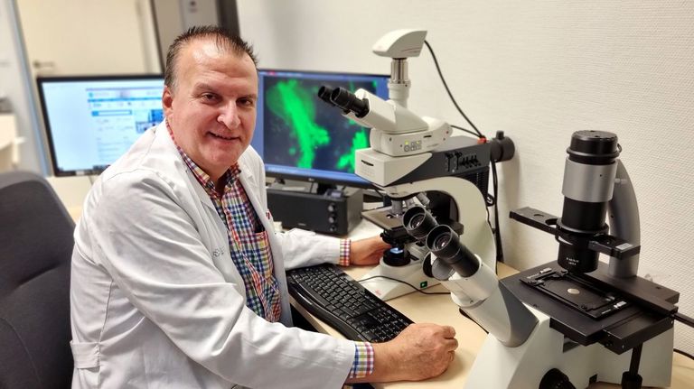 Muere Carlos López, el jefe de ginecología del hospital de Vigo, un pionero en la cirugía de fetos que era bisnieto de Cajal