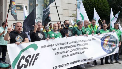 CSIF y Jupol pidieron mejoras laborales frente a la Subdelegación del Gobierno en Lugo.