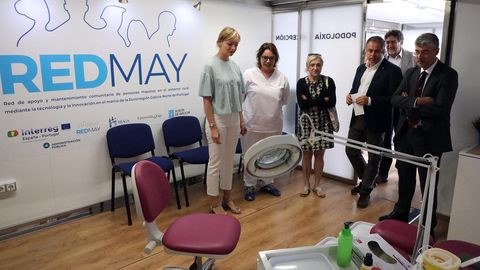 Fabiola García, conselleira de Política Social, visita una de las unidades móviles del proyecto REDMAY