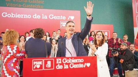 El presidente del Gobierno y secretario general del PSOE, Pedro Sánchez, protagonizó este sábado un mitin en Vitoria
