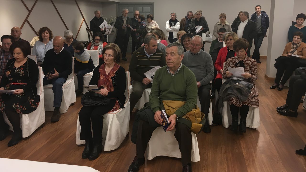 Una mujer herida en un accidente de tr�fico en O Corgo .Anxos Faz�ns