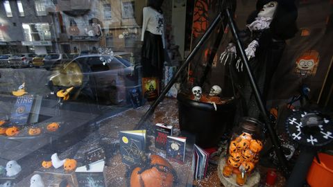 Escaparate de la librería Susanna, en avenida de Oza, uno de los diez finalistas