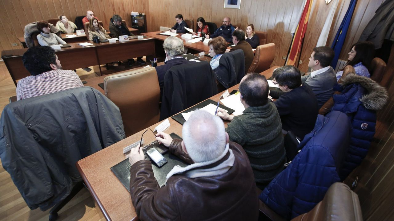 Los funcionarios de la provincia celebran su fiesta.Lola Herrera protagoniza �Cinco horas con Mario�