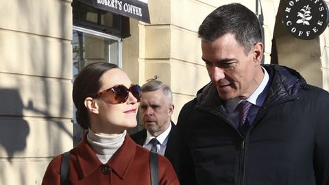 La primera ministra de Finlandia, Sanna Marin, con el presidente del Gobierno de Espaa, Pedro Snchez, durante una visita de este a Helsinki a principios de mes