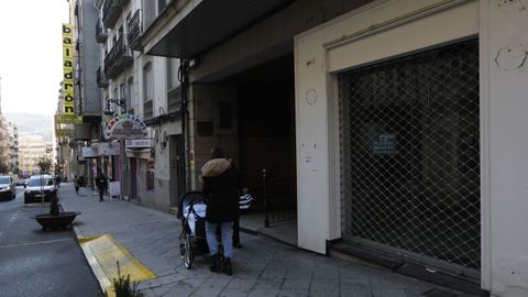 Comercios cerrados en la calle Concordia, en Ourense. 
