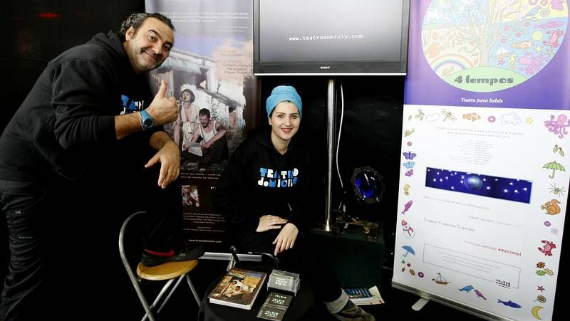 Diego Arias, a la izquierda, trata de onterceptar el bal�n que conduce un visitante. 