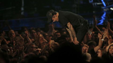 Justin Bieber se emociona tras su actuación 