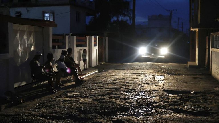 <span lang="gl">Unha Cuba que agoniza na escuridade</span>