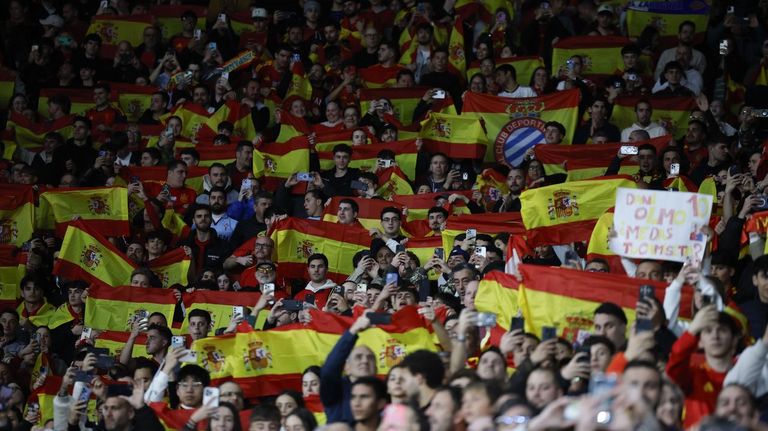 La FIFA expedienta a la federación española por los cánticos racistas en Cornellá