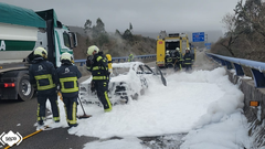 Incendio de un turismo en la A-8 a la altura de Llanes