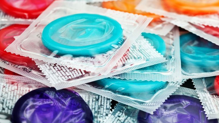Sanidad ofrecerá preservativos gratuitos en farmacias a pers