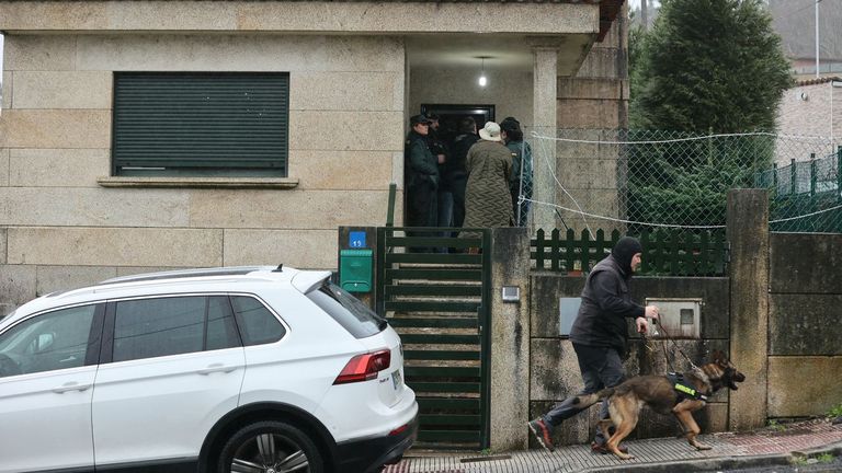 Operación de la Guardia Civil junto a la Agencia Tributaria en un chalé de Teo