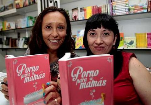 Alejandra Rodrguez y Ana Pita han escrito a cuatro manos Porno para mams.