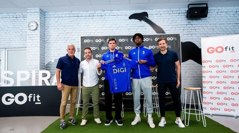 Roberto Surez y Agustn Lleida, uno en cada lado, con Javi Lpez y Ovie Ejaria