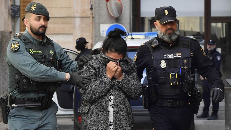 Detenida en Mallorca la mujer condenada a prisión permanente revisable por matar a su bebé al arrojarlo a un contenedor