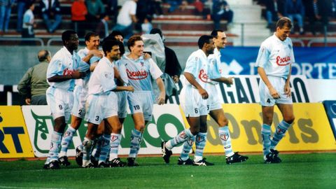 Toda la plantilla del Compostela celebra unida un gol en San Lzaro en una temporada (95-96) en la que solo cedi un empate como local en toda la primera vuelta.