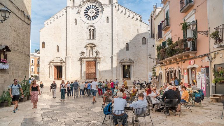 Dos escapadas para Semana Santa: Bari y Bruselas