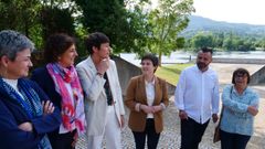 La portavoz nacional del BNG, Ana Pont�n, en una visita a Tomi�o este lunes.