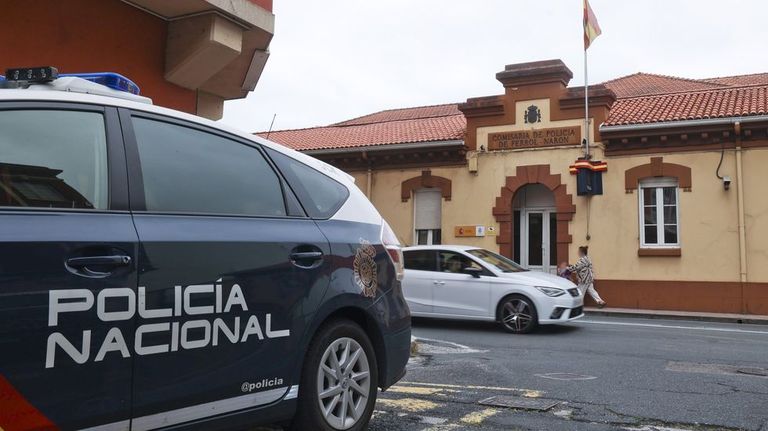 Entra en un bar de Valdoviño, pide una cocacola, agrede al propietario por negarse a llevarlo en su coche y huye tras robarle dinero y el vehículo