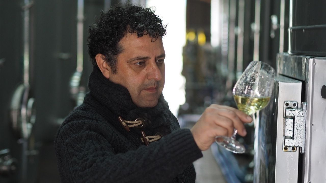 Ambiente navide�o en la plaza de Lugo, en A Coru�a.El en�logo de Bodegas Marqu�s de Vizhoja, Javier Pel�ez