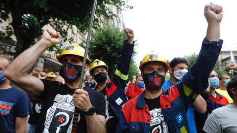 Protesta de los trabajadores de Alcoa ante el Parlamento de Galicia