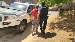 Captura del vdeo de ladetencin del presunto incendiario de Vilardevs, este martes.