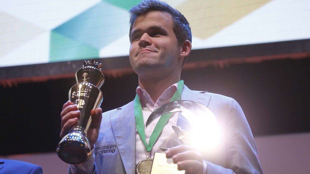 Magnus Carlsen revalida título mundial de xadrez - Mais modalidades - SAPO  Desporto