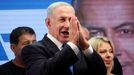 Benjamin Netanyahu da las gracias a sus seguidores durante un acto de campaña