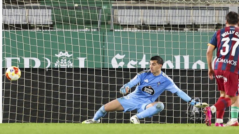 Lucas Díaz, portero del Racing Club Ferrol: «Estou por e para o equipo»