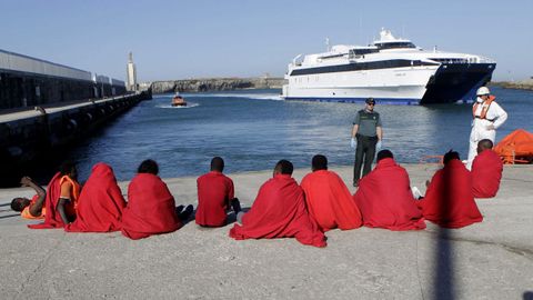Imagen de archivo de un grupo de migrantes subsaharianos rescatados en el Estrecho de Gibraltar