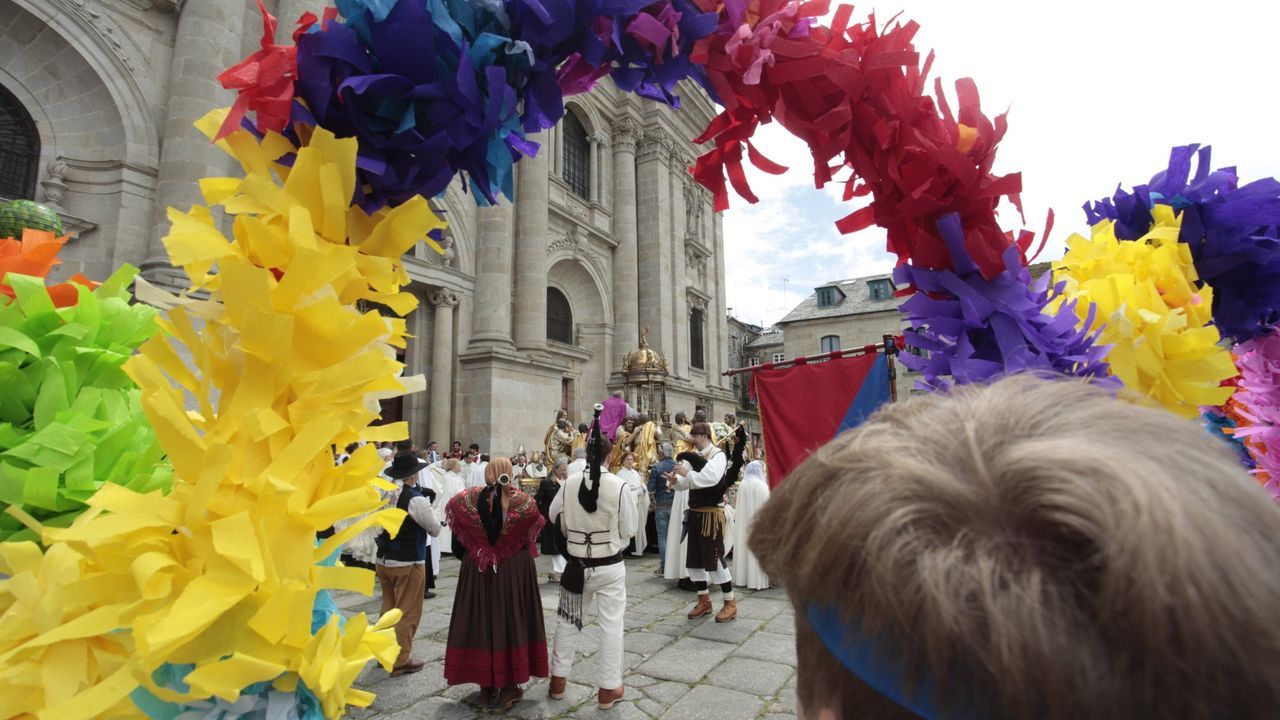 Una pelea en Sarria durante San Juan obliga a parar la actuacin de La Panorama.Lugo celebra la Ofrenda del Antiguo Reino