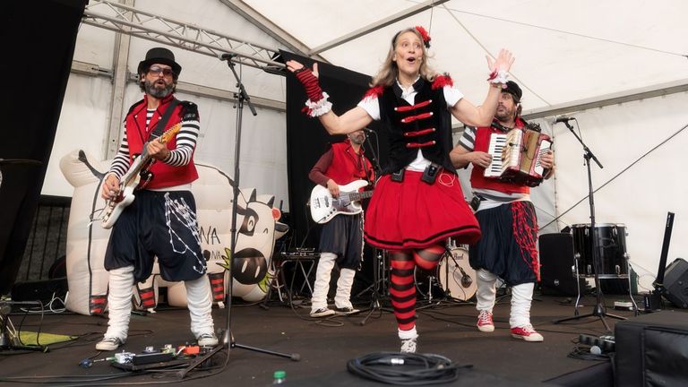 Uxía Lambona e a Banda Molona
