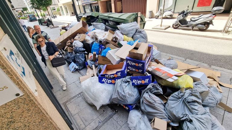 Un aumento salarial del 15 % pone fin a la huelga de basuras que dañaba la imagen de Vigo