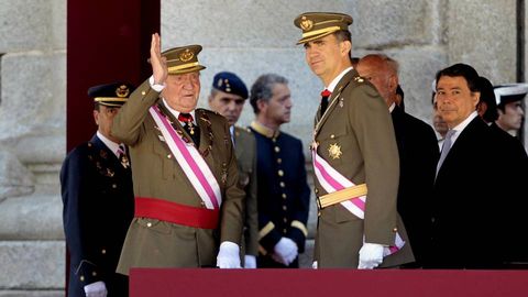 Juan Carlos I con Felipe VI durante uno de sus ltimos actos como monarca