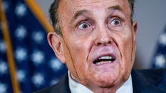 Un sudoroso Giuliani trat de defender ayer la teora de la conexin venezolana en el recuento
