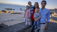 Ignacio Diego Ardanaz, Sabrina Dotta y sus tres hijos llevan desde julio viviendo en Ribeira.