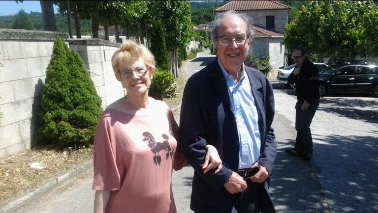 Luis González Seara, con su hermana Mercedes en su última visita a A Mezquita